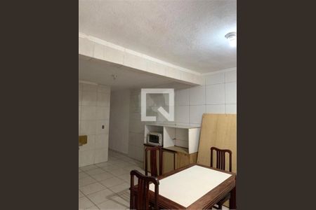 Casa à venda com 5 quartos, 180m² em Vila Carmosina, São Paulo