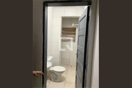 Casa à venda com 5 quartos, 180m² em Vila Carmosina, São Paulo