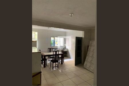 Casa à venda com 5 quartos, 180m² em Vila Carmosina, São Paulo