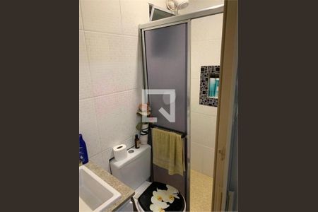 Casa à venda com 5 quartos, 180m² em Vila Carmosina, São Paulo