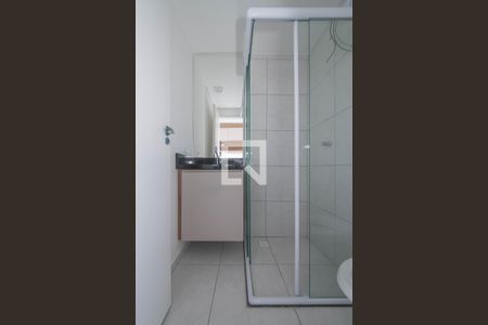 Banheiro de kitnet/studio para alugar com 1 quarto, 16m² em Vila Guarani (zona Sul), São Paulo