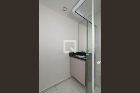 Banheiro de kitnet/studio para alugar com 1 quarto, 16m² em Vila Guarani (zona Sul), São Paulo