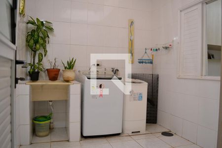 Área de Serviço de casa à venda com 3 quartos, 245m² em Vila Curuçá, Santo André