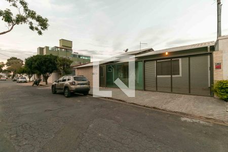 Fachada de casa à venda com 3 quartos, 200m² em Santa Amelia, Belo Horizonte