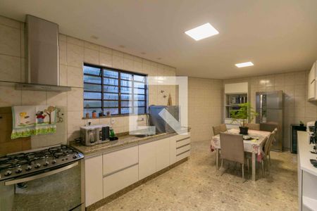 Cozinha de casa à venda com 3 quartos, 200m² em Santa Amelia, Belo Horizonte