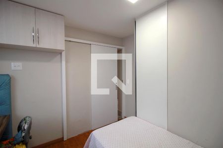 Quarto de casa à venda com 4 quartos, 384m² em Sagrada Família, Belo Horizonte