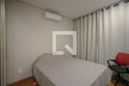 Quarto 2 de casa à venda com 4 quartos, 384m² em Sagrada Família, Belo Horizonte