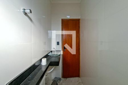 Casa de condomínio para alugar com 55m², 2 quartos e 1 vaga Casa de condomínio para alugar com 55m², 2 quartos e 1 vagaBanheiro