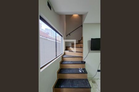 Casa de condomínio para alugar com 55m², 2 quartos e 1 vaga Casa de condomínio para alugar com 55m², 2 quartos e 1 vagaEscada
