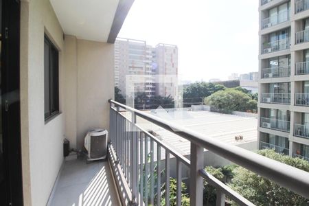 Varanda de kitnet/studio para alugar com 1 quarto, 25m² em Indianópolis, São Paulo