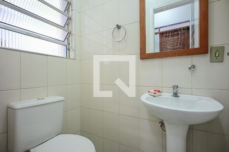 Lavabo de casa para alugar com 3 quartos, 200m² em Vila Progredior, São Paulo