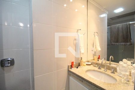 Apartamento para alugar com 245m², 4 quartos e 3 vagas Apartamento para alugar com 245m², 4 quartos e 3 vagasBanheiro da suíte 1