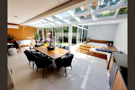 Casa à venda com 3 quartos, 338m² em Chácara Monte Alegre, São Paulo