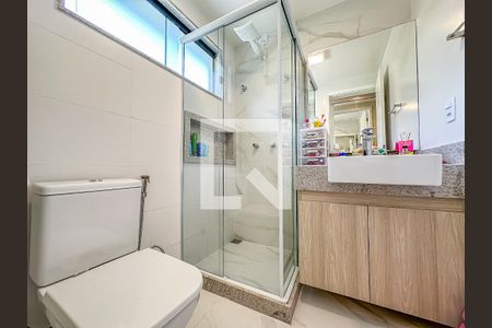 Casa à venda com 363m², 3 quartos e 2 vagasBanheiro da Suíte 1