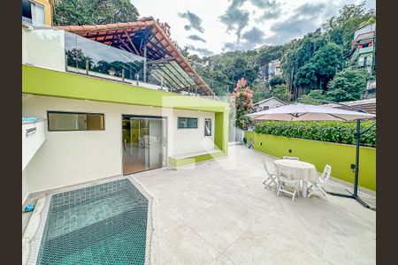 Casa à venda com 363m², 3 quartos e 2 vagasÁrea Externa