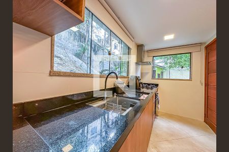 Casa à venda com 363m², 3 quartos e 2 vagasCozinha