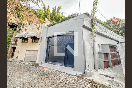 Casa à venda com 363m², 3 quartos e 2 vagasFachada 