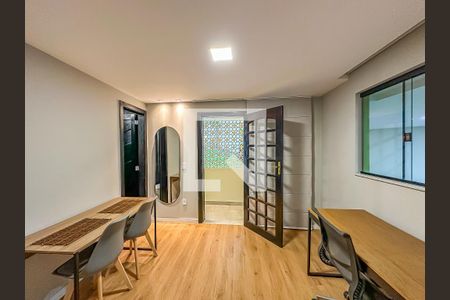 Casa à venda com 363m², 3 quartos e 2 vagasEscritório