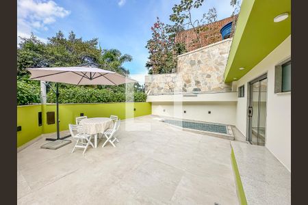 Casa à venda com 363m², 3 quartos e 2 vagasÁrea Externa