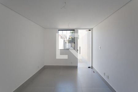 Sala de casa à venda com 2 quartos, 119m² em Santa Monica, Belo Horizonte