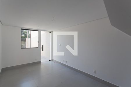 Sala de casa à venda com 2 quartos, 119m² em Santa Monica, Belo Horizonte