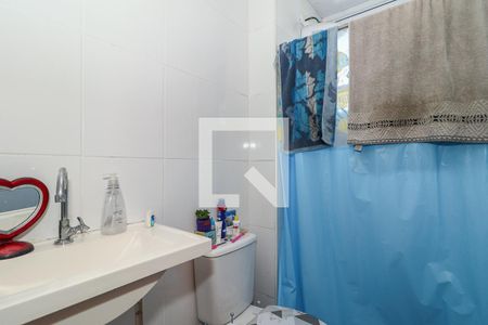 Banheiro de apartamento à venda com 2 quartos, 47m² em Chácara das Pedras, Porto Alegre