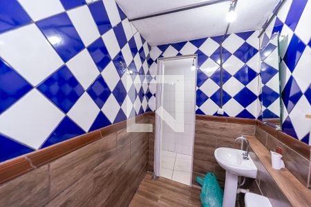 Banheiro de casa à venda com 1 quarto, 312m² em Parque Paineiras, São Paulo