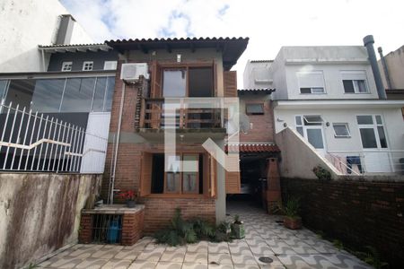 Quintal de casa à venda com 2 quartos, 140m² em Aberta dos Morros, Porto Alegre