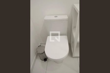 Banheiro de kitnet/studio à venda com 1 quarto, 33m² em Pinheiros, São Paulo