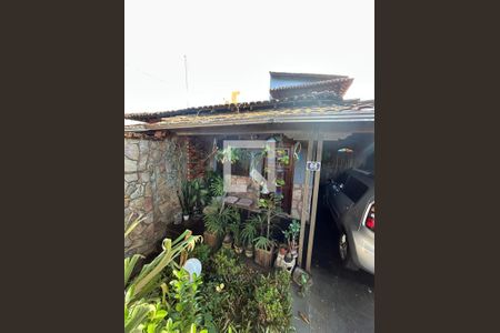 Fachada de casa à venda com 3 quartos, 180m² em Vila Cloris, Belo Horizonte