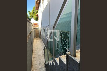 Lateral de casa à venda com 3 quartos, 180m² em Vila Cloris, Belo Horizonte