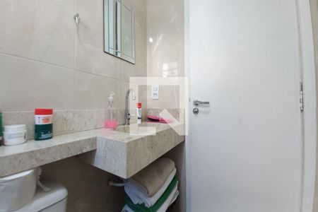 Banheiro de apartamento à venda com 2 quartos, 47m² em Vila Carminha, Campinas