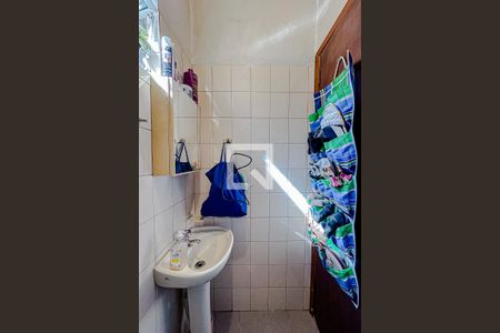 Banheiro de serviço de casa à venda com 2 quartos, 125m² em Água Rasa, São Paulo