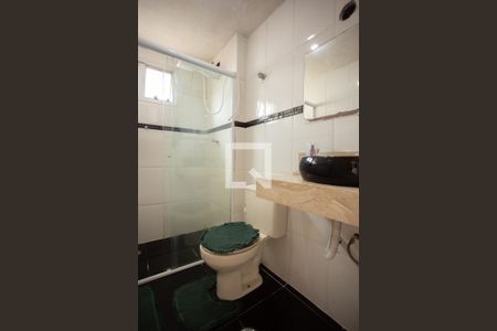 Banheiro de apartamento à venda com 2 quartos, 74m² em Vila Amélia, São Paulo