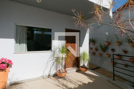 Quintal de casa para alugar com 3 quartos, 350m² em Jardim Guanabara, Belo Horizonte