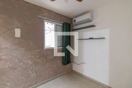 Quarto 2 de apartamento para alugar com 2 quartos, 44m² em Vila Talarico, São Paulo