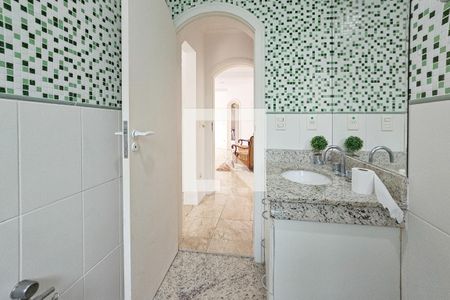 Casa de condomínio para alugar com 403m², 4 quartos e 3 vagas Casa de condomínio para alugar com 403m², 4 quartos e 3 vagasBanheiro da Suíte 4