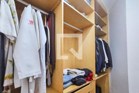 Casa de condomínio para alugar com 403m², 4 quartos e 3 vagas Casa de condomínio para alugar com 403m², 4 quartos e 3 vagasCloset /Suíte 3