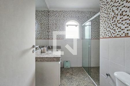 Casa de condomínio para alugar com 403m², 4 quartos e 3 vagas Casa de condomínio para alugar com 403m², 4 quartos e 3 vagasBanheiro da Suíte 2