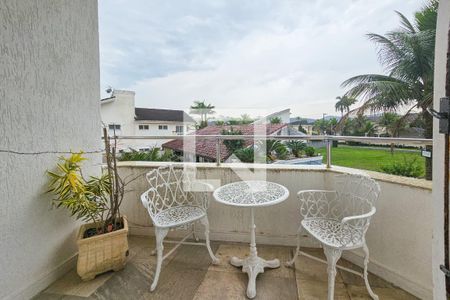 Casa de condomínio para alugar com 403m², 4 quartos e 3 vagas Casa de condomínio para alugar com 403m², 4 quartos e 3 vagasVaranda /Suíte 3