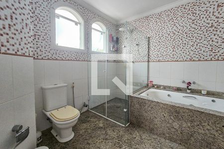 Casa de condomínio para alugar com 403m², 4 quartos e 3 vagas Casa de condomínio para alugar com 403m², 4 quartos e 3 vagasBanheiro da Suíte 3