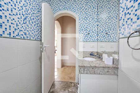 Casa de condomínio para alugar com 403m², 4 quartos e 3 vagas Casa de condomínio para alugar com 403m², 4 quartos e 3 vagasBanheiro da Suíte 1