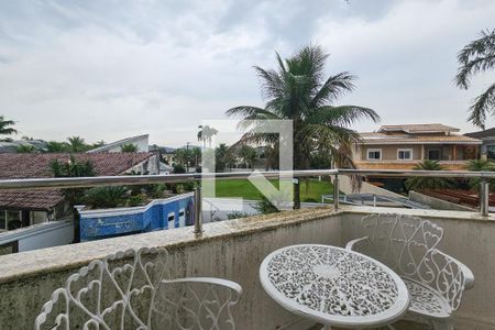 Casa de condomínio para alugar com 403m², 4 quartos e 3 vagas Casa de condomínio para alugar com 403m², 4 quartos e 3 vagasVaranda /Suíte 3