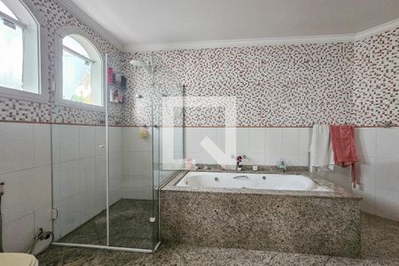 Casa de condomínio para alugar com 403m², 4 quartos e 3 vagas Casa de condomínio para alugar com 403m², 4 quartos e 3 vagasBanheiro da Suíte 3