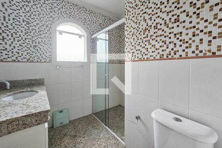 Casa de condomínio para alugar com 403m², 4 quartos e 3 vagas Casa de condomínio para alugar com 403m², 4 quartos e 3 vagasBanheiro da Suíte 2