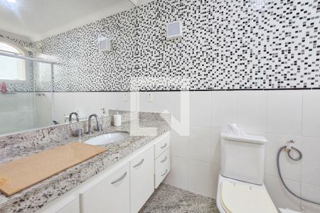 Casa de condomínio para alugar com 403m², 4 quartos e 3 vagas Casa de condomínio para alugar com 403m², 4 quartos e 3 vagasBanheiro da Suíte 4