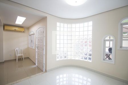Sala de casa para alugar com 3 quartos, 200m² em Porto da Pedra, São Gonçalo