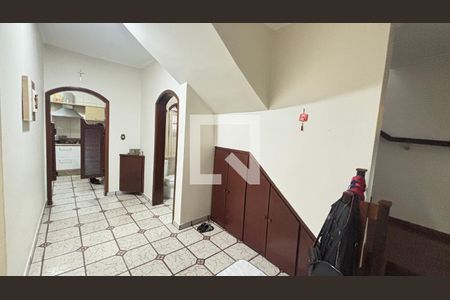Corredor de casa à venda com 4 quartos, 255m² em Jardim do Estádio, Santo André