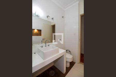 Banheiro Social de apartamento para alugar com 3 quartos, 165m² em Cerqueira César, São Paulo