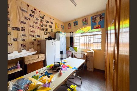 Quarto 2 de casa à venda com 3 quartos, 250m² em Santa Cruz Industrial, Contagem